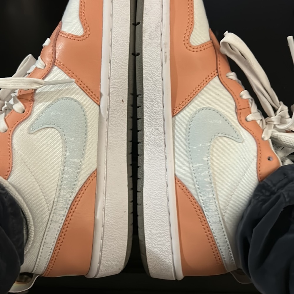 Nike All Day Play Youth size 5.5 women’s size 7
